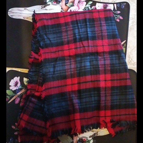 Large Plaid Scarf or wrap - Picture 1 of 3